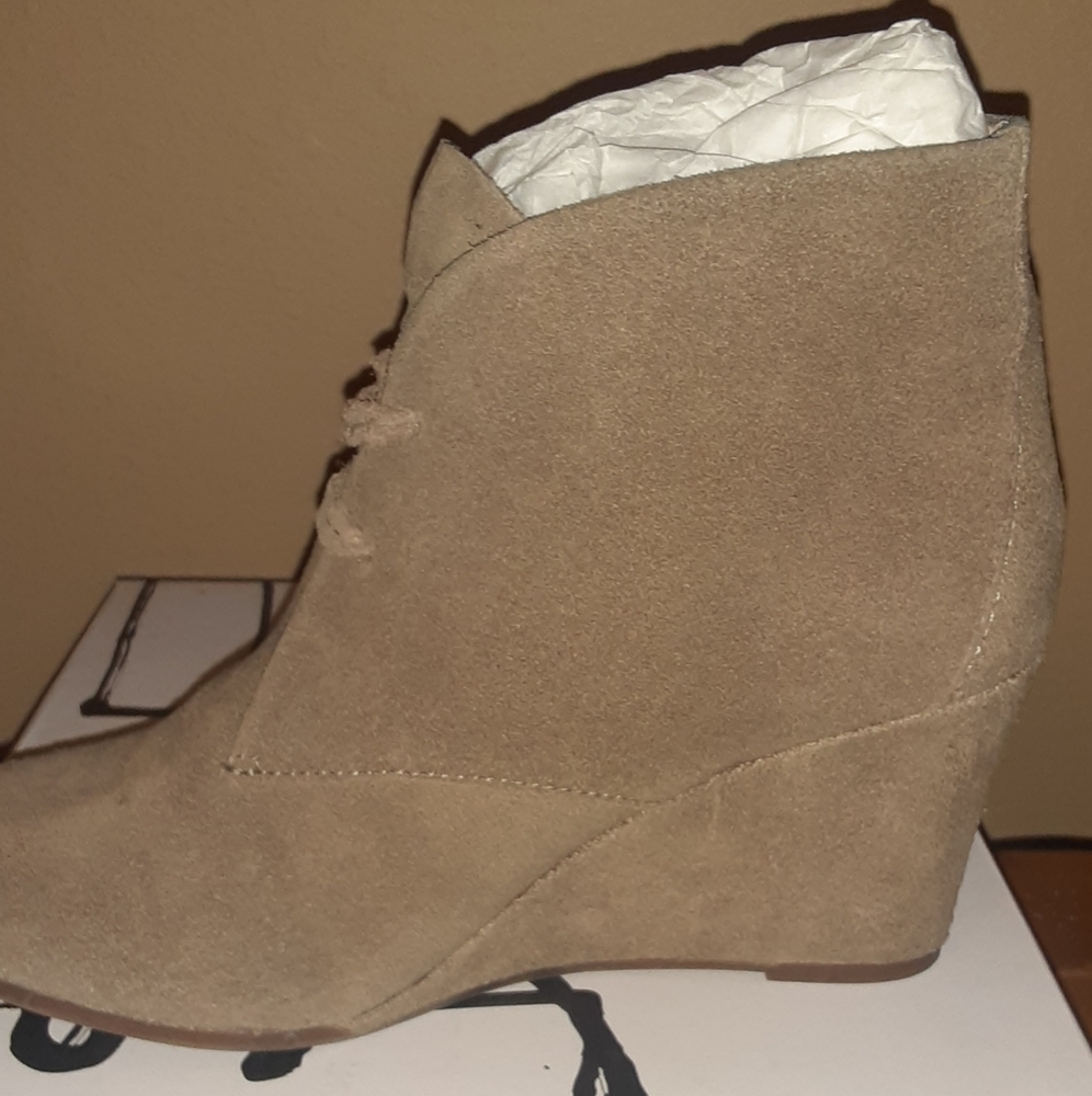 DV Dolce Vita Pellie Wedge - Picture 2 of 7